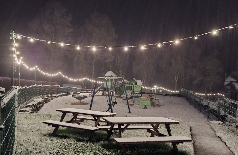 20251121 winter en sneeuw op ardennen camping bertrix 2