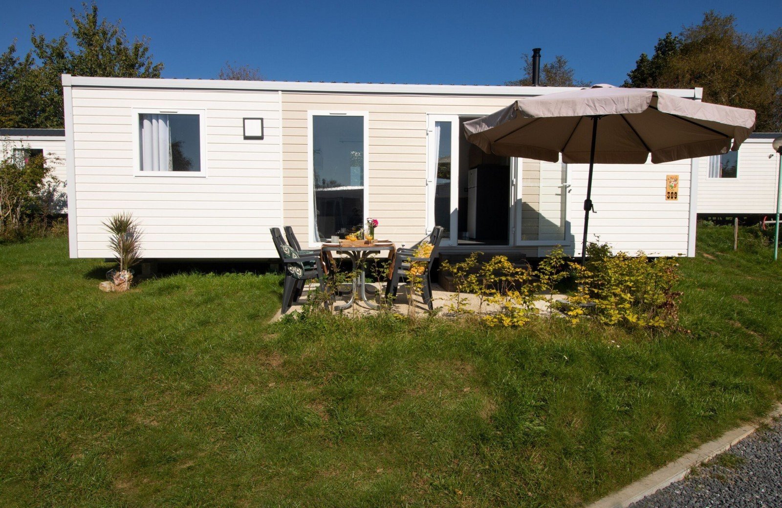 Acb stacaravan corail exterieur 2 624af9a23b456