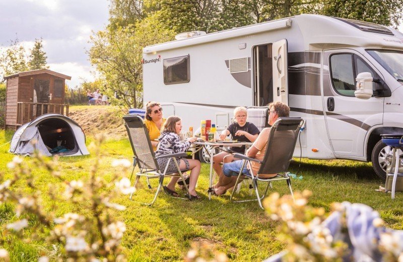 Comfortplaats met watertappunt en Rangerhut