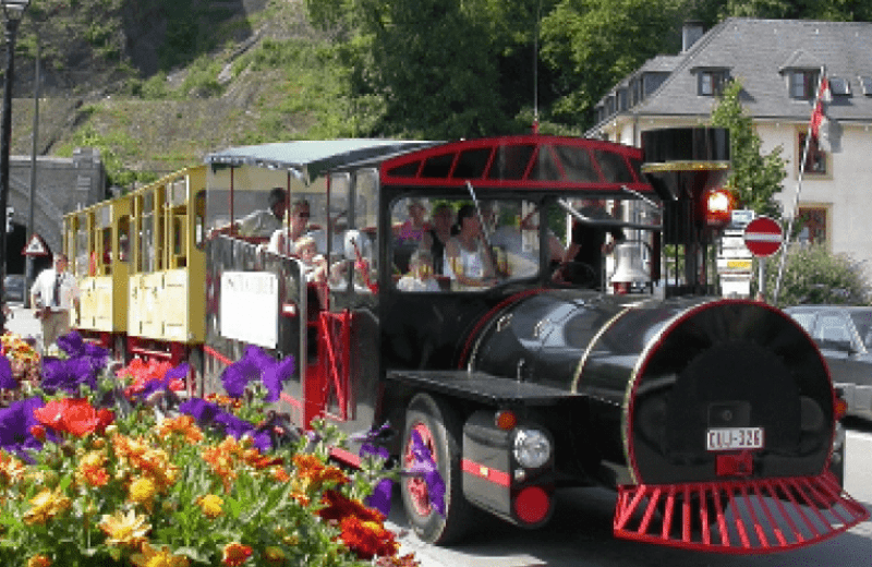 De toeristische trein van Bouillon