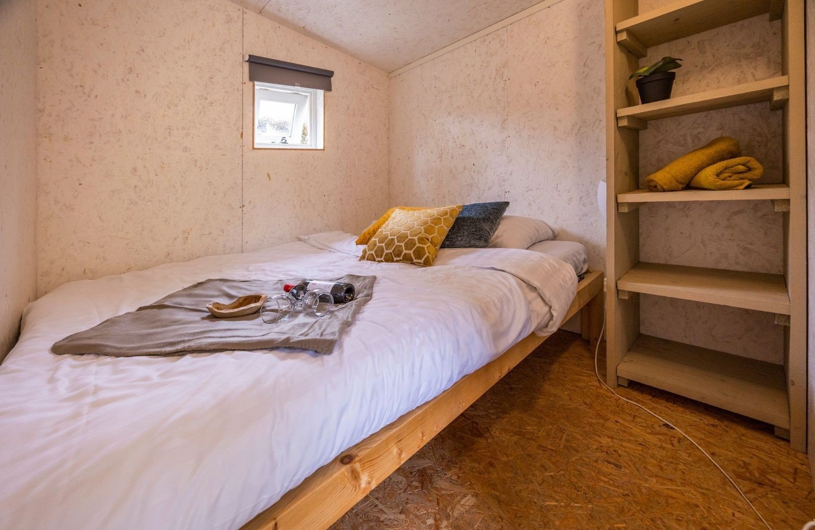 Houten hut camping bertrix 2